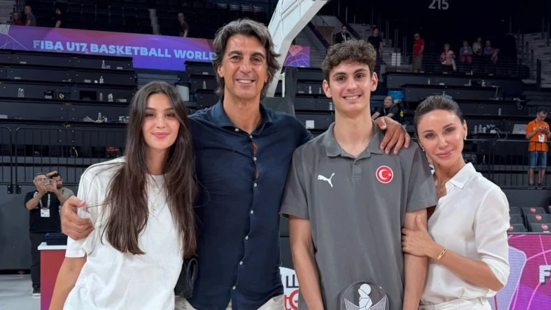 Ailece Yunanistan’a gitmişlerdi! Demet Şener ve İbrahim Kutluay’dan tatil pozları