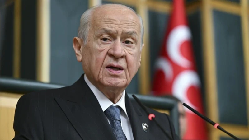 Devlet Bahçeli ‘çerçeve yasa’ için imza attı